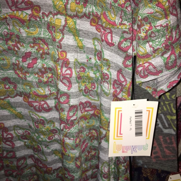 Lularoe perfect tee and tc leggings - Picture 4 of 6